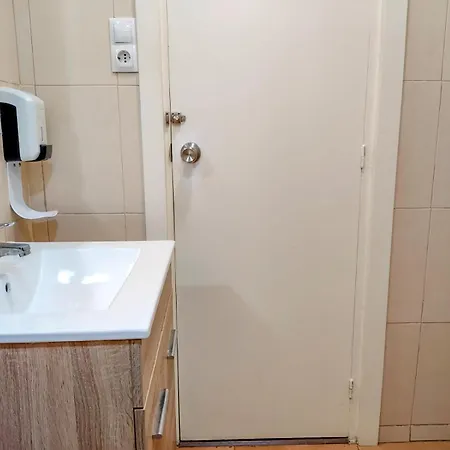 Hab Moderna A 20 Minutos Del Centro De Barcelona * Santa Coloma de Gramenet